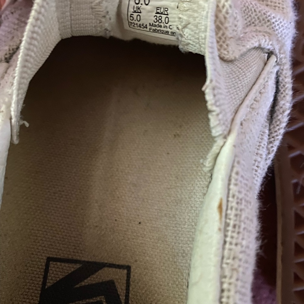 Vans - Picture 3 of 4